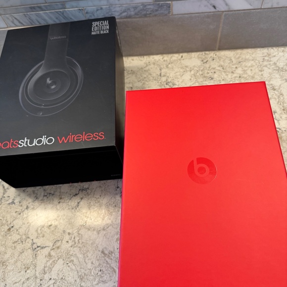 EMPTY BOX  Special Edition Matt Black Beats Studio wireless BOX ONLY - Picture 7 of 8